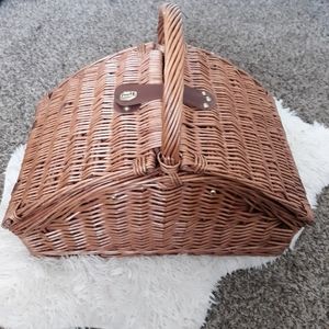 Large picnic basket